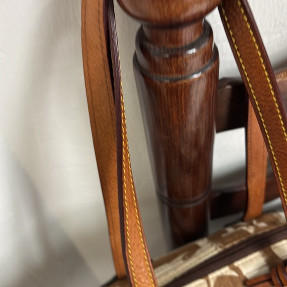 Dooney & Bourke Tan and White Shoulder Bag - Picture 16 of 16